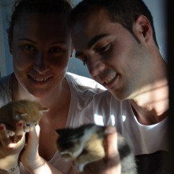 Paola y Fran, otra pareja solidaria.